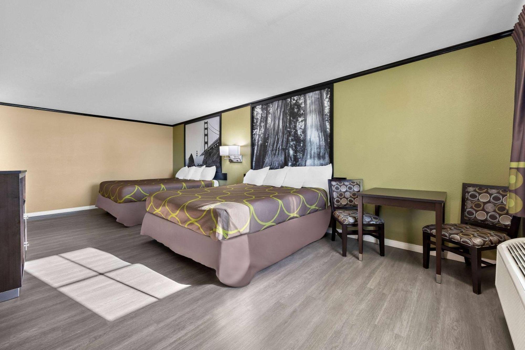 Super 8 By Wyndham Crescent City Buitenkant foto