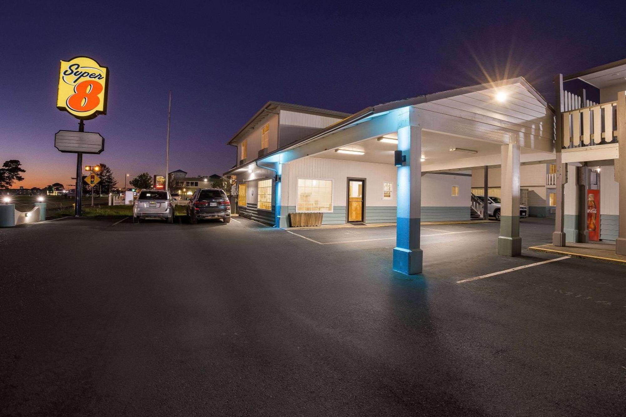 Super 8 By Wyndham Crescent City Buitenkant foto