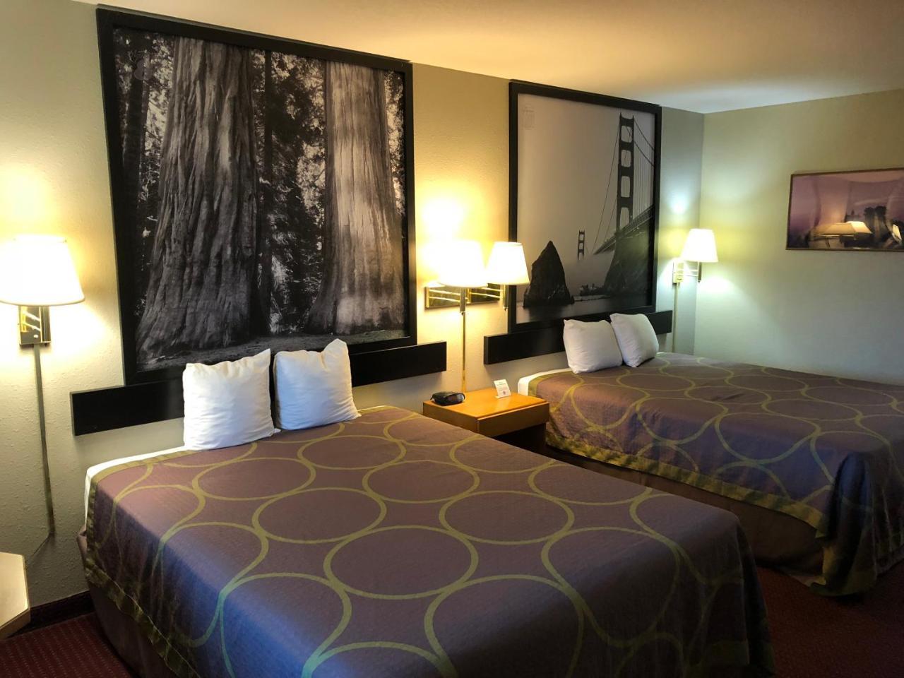 Super 8 By Wyndham Crescent City Buitenkant foto