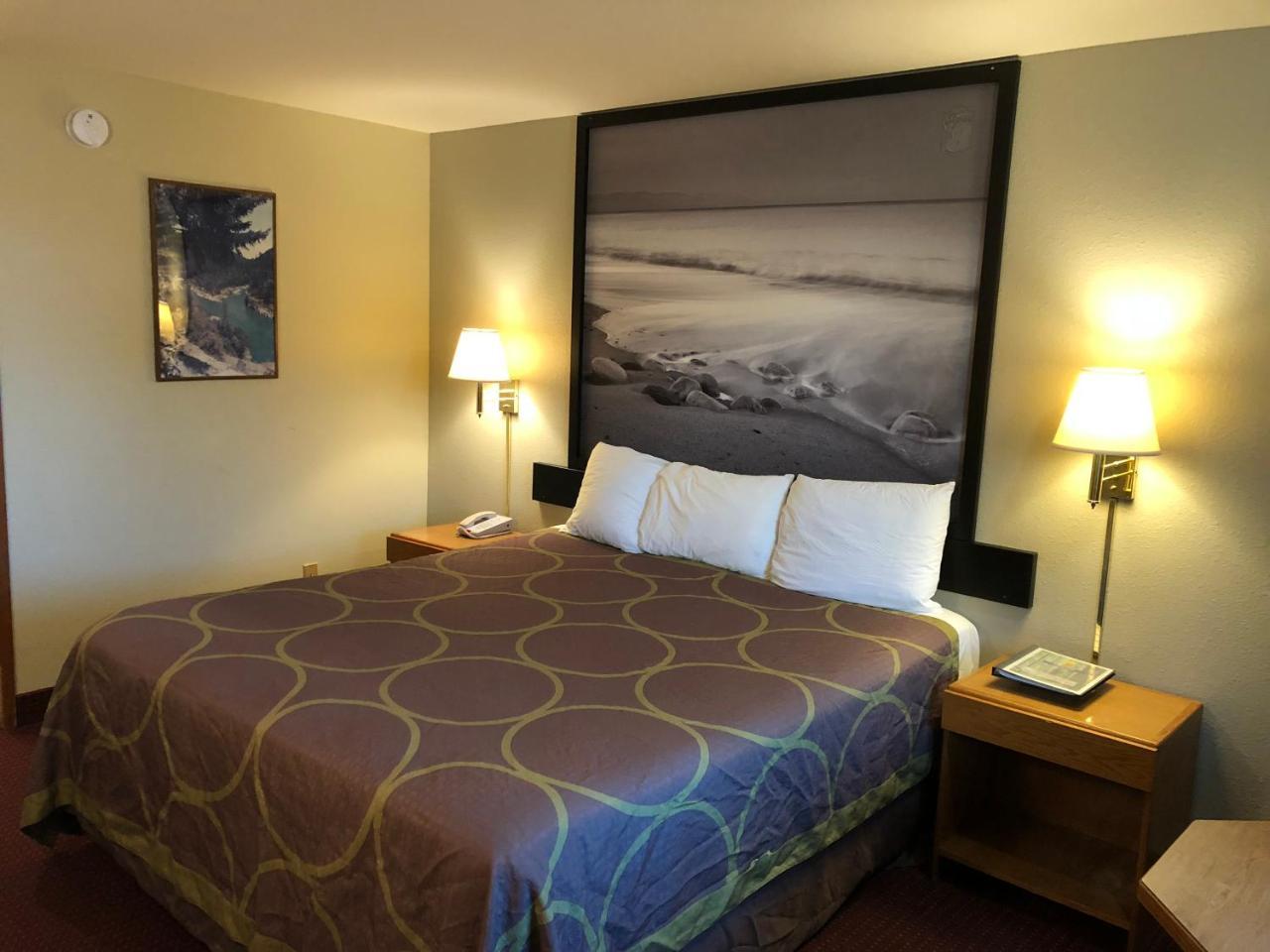 Super 8 By Wyndham Crescent City Buitenkant foto